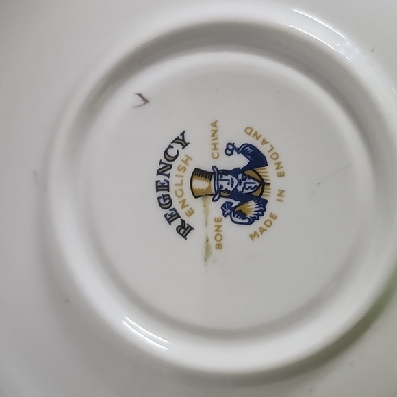 Vintage REGENCY English Bone China Christmas Rose Teacup and Saucer. 1950 - Picture 4 of 8